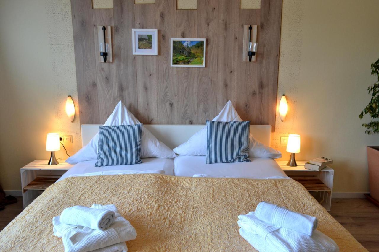 Hotel Restaurant Tomahawk Baiersbronn Bagian luar foto